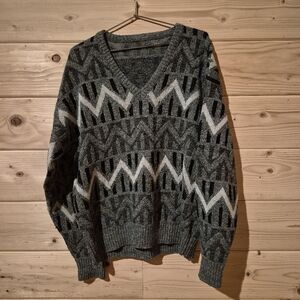 V-Neck Patterned Sweater - Gray and Black Size XL 25x27